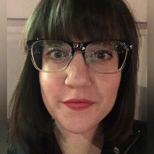 Meet your Posher, Caitlin